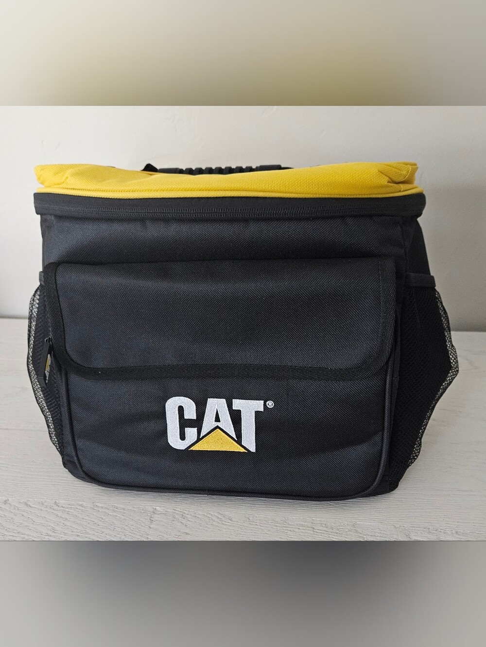 Caterpillar CAT Black/Yellow 10-Can Bungee Lunch Cooler Insulated Bag New
